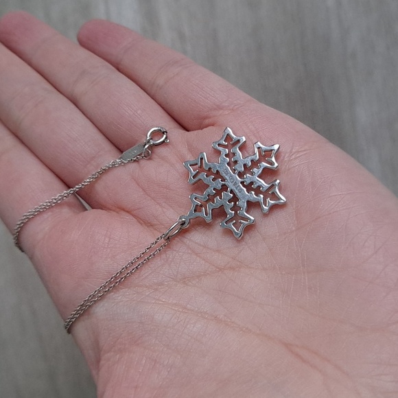Authentic Tiffany & Co. Snowflake pendant necklace - Picture 12 of 16